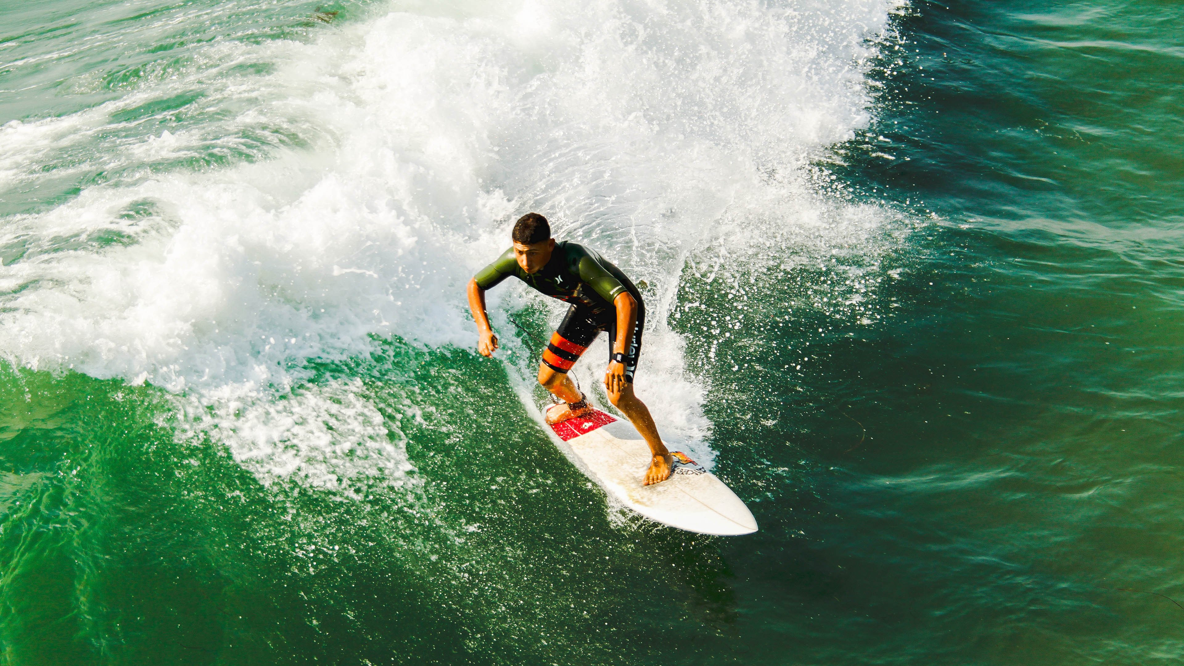 马刺横扫雄鹿，哈登在焦点战中证明自己，联盟格局暗流涌动